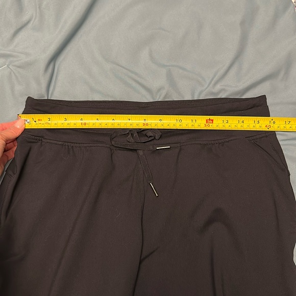 ZYIA cropped jogger, size L - Picture 2 of 4